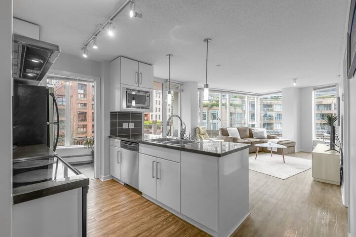 3 beds-Downtown, Free Parking/Hot-tub/Pool, Condo gallery image 5