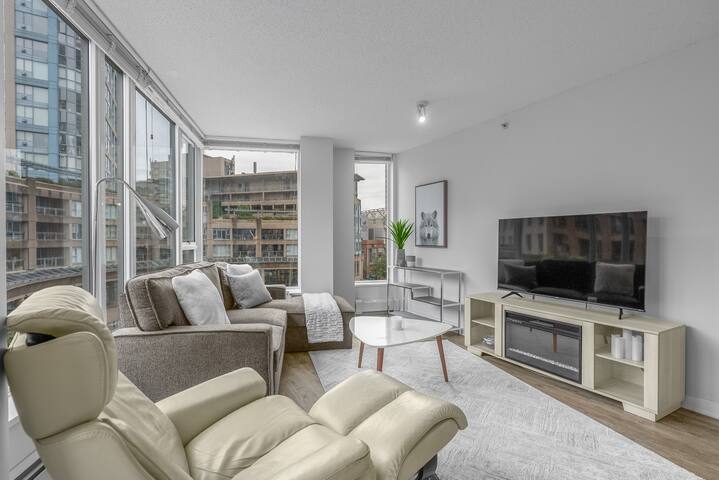 3 beds-Downtown, Free Parking/Hot-tub/Pool, Condo gallery image 2