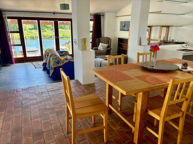 Water’s edge home;easy living in safe, quiet area gallery image 5