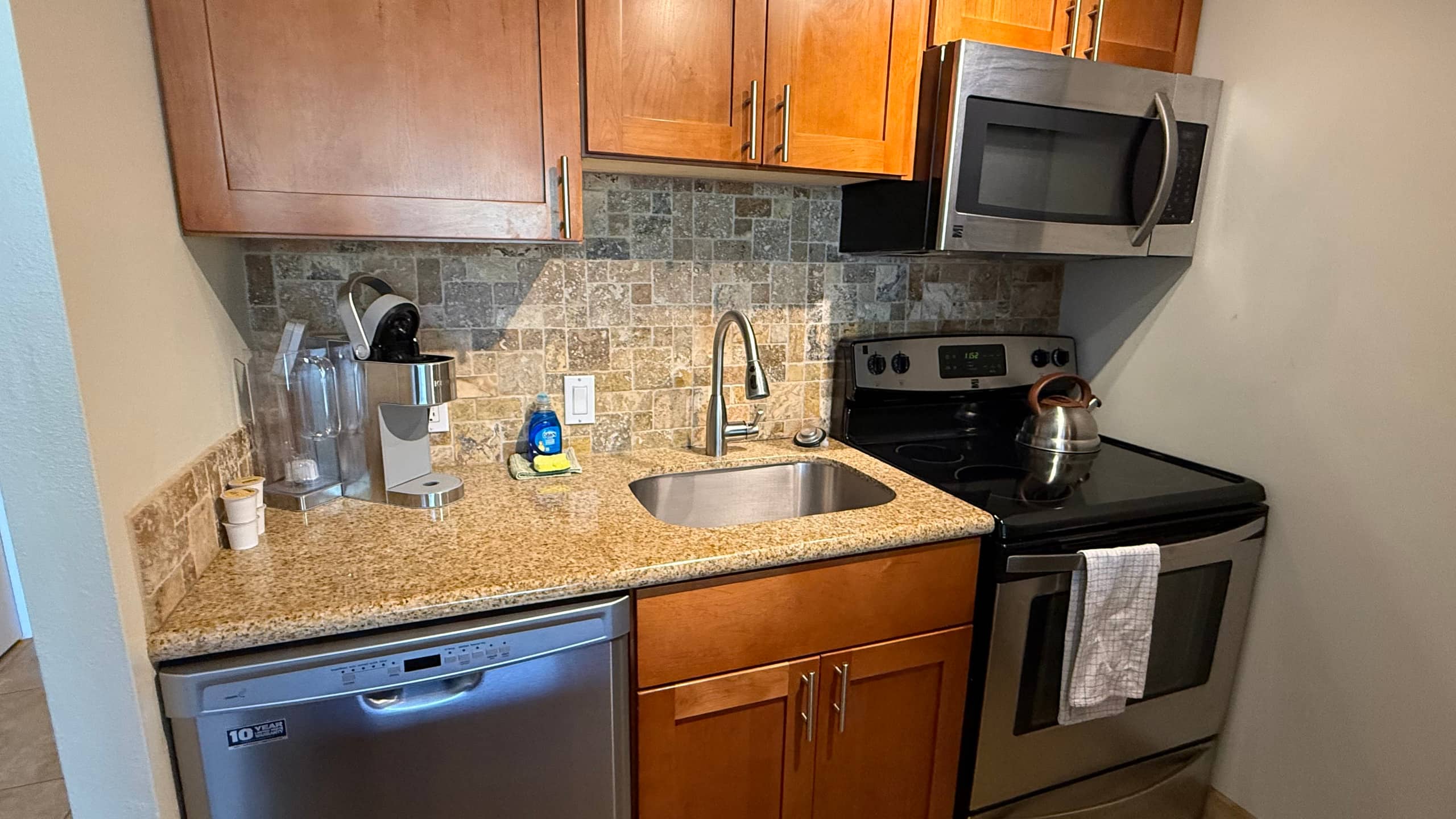 Condo in Lahaina · ★4.85 · 1 bedroom · 1 bed · 1 bath - Image 3