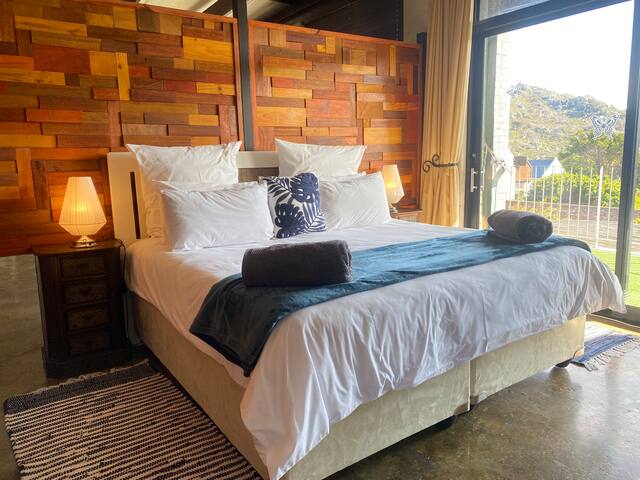 Spacious 2BR Apt | Pool, Hot Tub, Patio, Fireplace gallery image 2