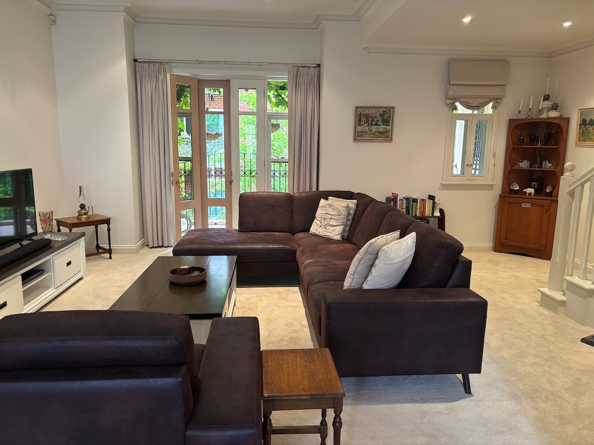 Successful Airbnb property: Adelaide CBD Townhouse East End in Adelaide