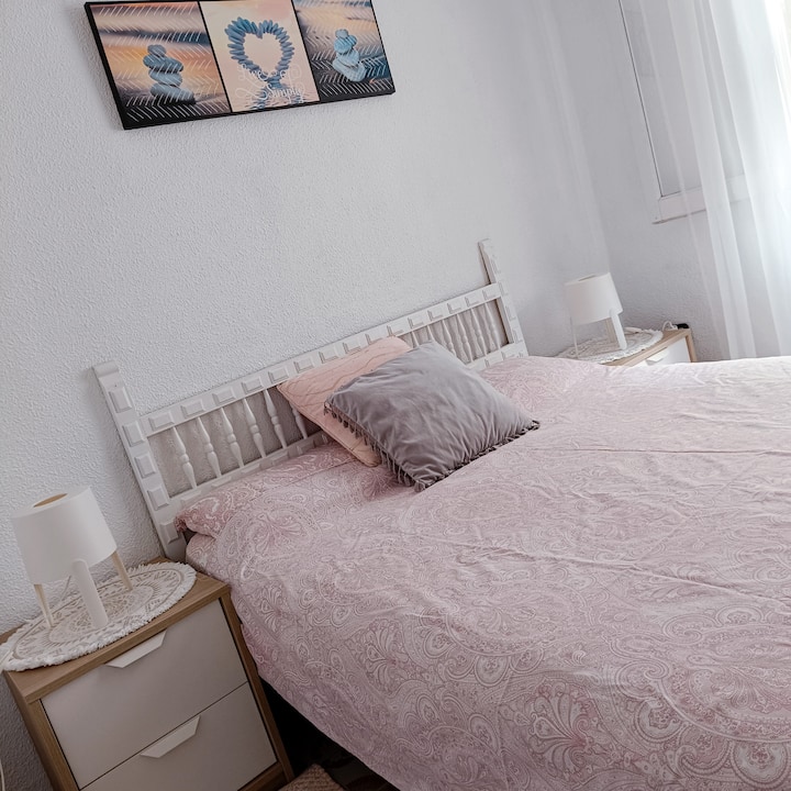 Una Habitación Comfortable Y Muy Luminosa! - Alicante