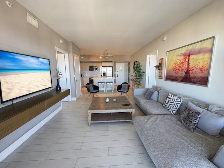 Exceptional 2 Bedroom Ph Incredible View - Hallandale, FL