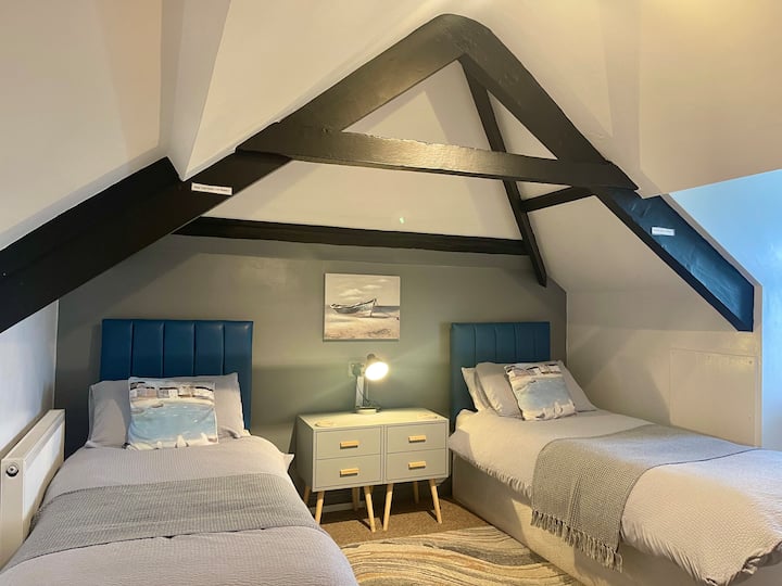 Seaview House B&b,sennen,lands End - Twin Bedroom - Porthcurno