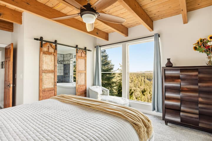 The Queen's quarters with lake and forest majestic views