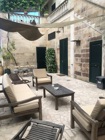 Historic Palazzo Umberto 1700 -salt pool near sea gallery image 5