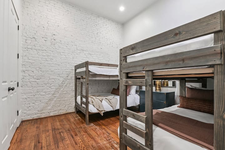 חדר שינה 1 | שתי מיטות קומתיים | 4 מקומות לינה | חדר שינה פרטי