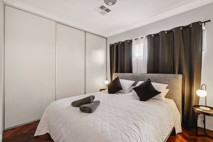 4 bed luxury home Victoria Park Central. gallery image 5