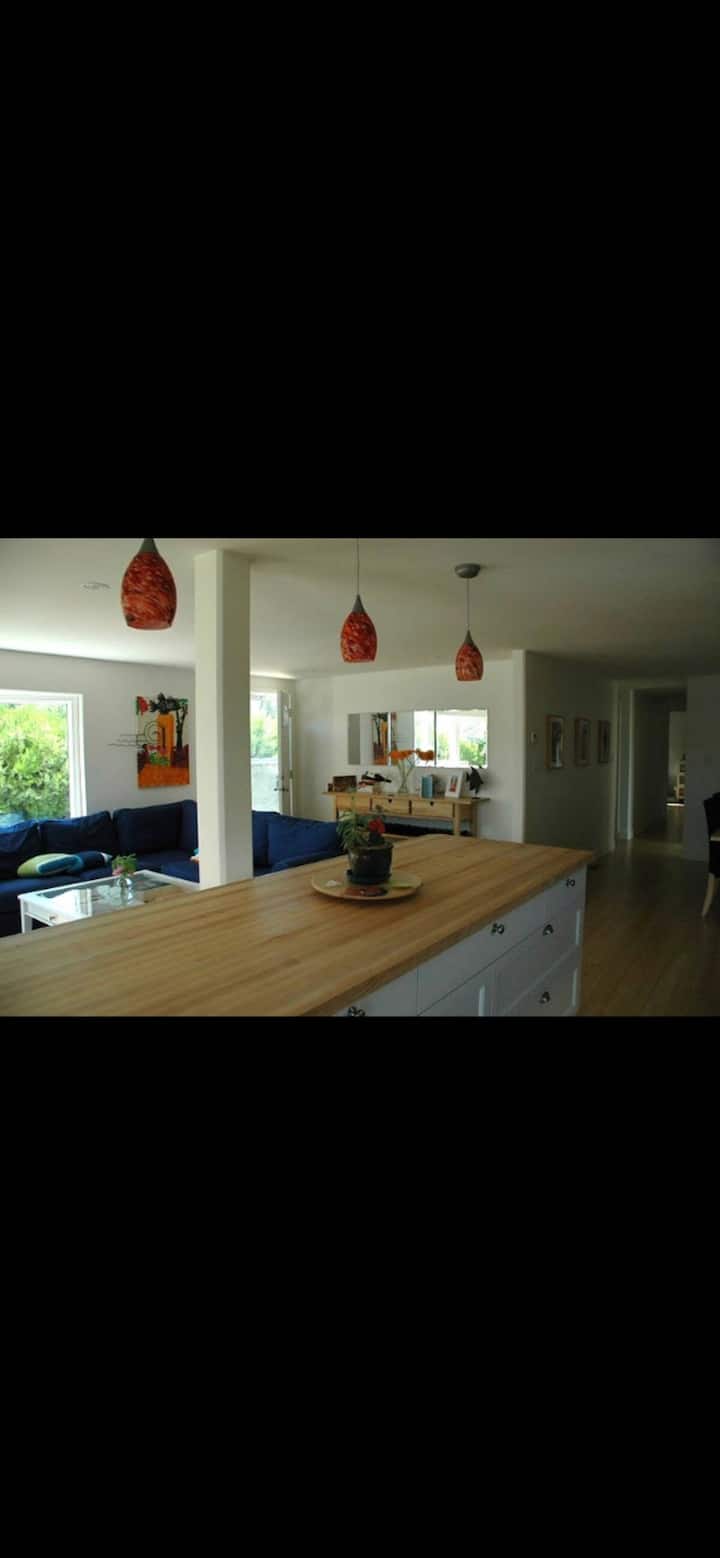 Georgeous Lakefront Property With Private Beach! - Oliver