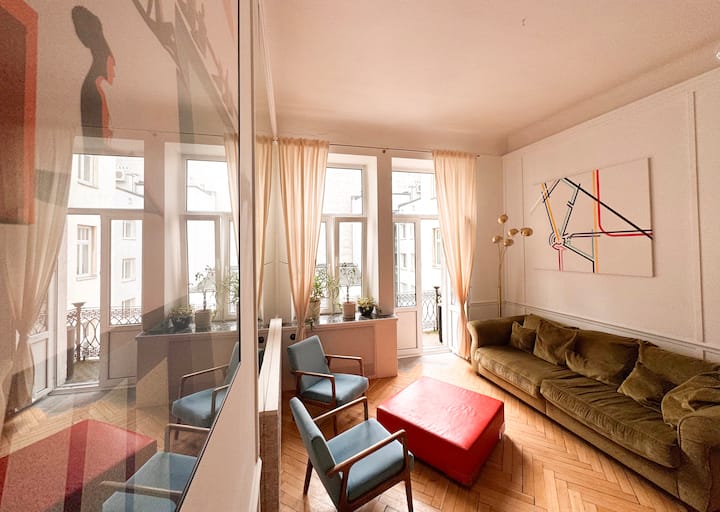130m2 apt with 4 bdrms,4 bathrooms Warsaw's Center