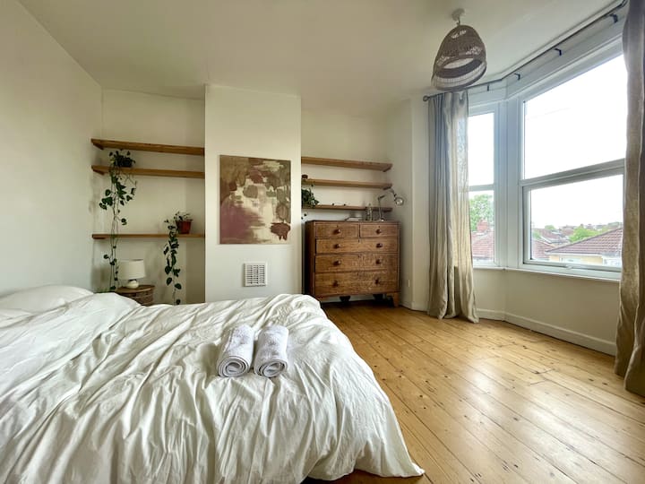 Peaceful Bristol Townhouse With Sunny Garden - ブリストル