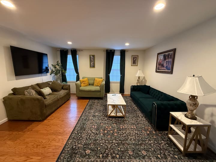 Spacious Two-bedroom Great Location - Lusby, MD