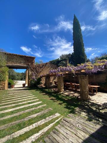 Can Sagnari entre Girona y Banyoles: Piscina y bbq gallery image 4