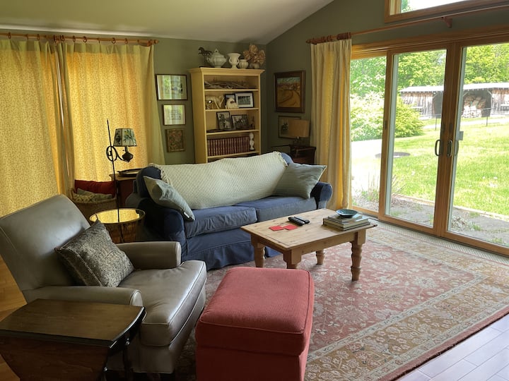 Comfy And Bright Georgia Vt Home, Lovely Setting - Vermont