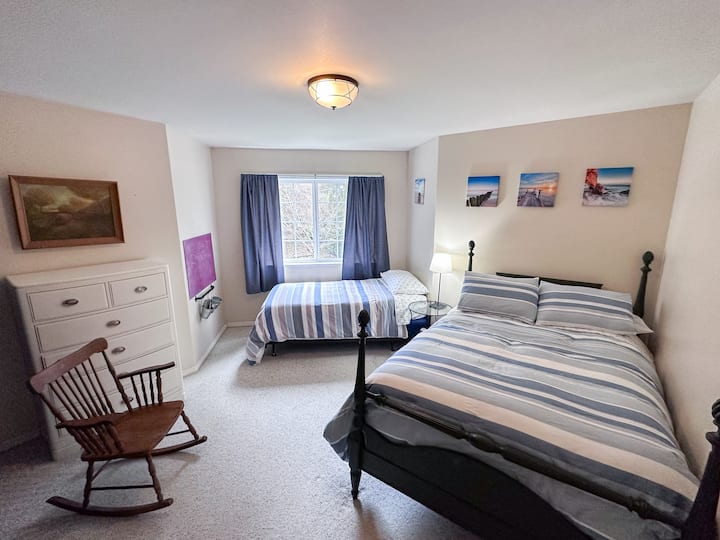 Located upstairs

1 Full-sized bed

1 Twin-sized bed