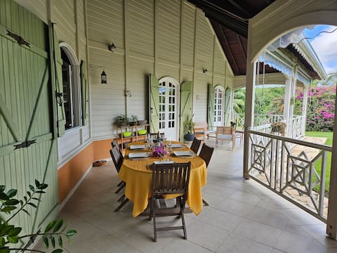 Cozy house not overlooked