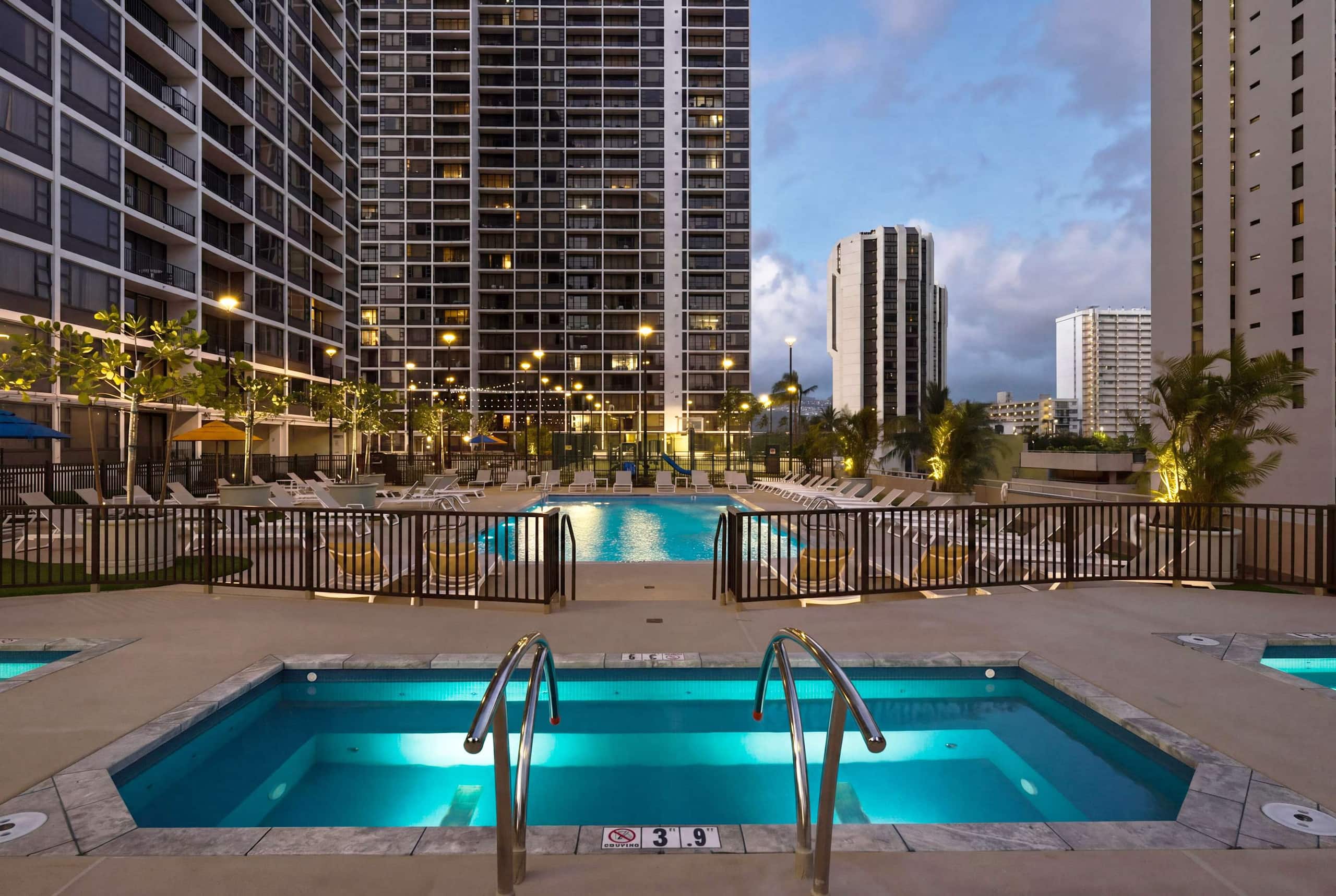 Condo in Honolulu · ★4.84 · 1 bedroom · 2 beds · 1 private bath - Image 52