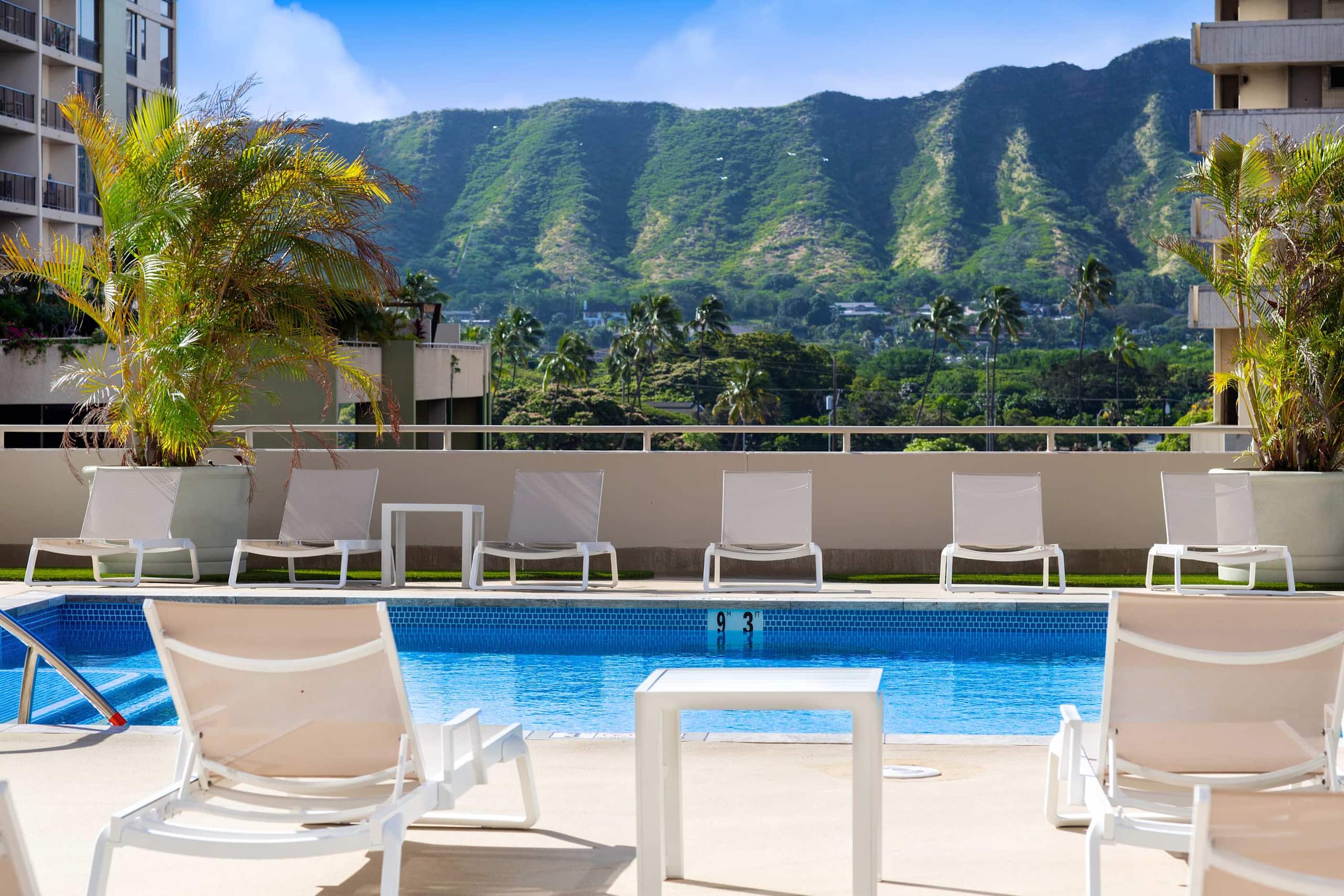 Condo in Honolulu · ★4.84 · 1 bedroom · 2 beds · 1 private bath - Image 45