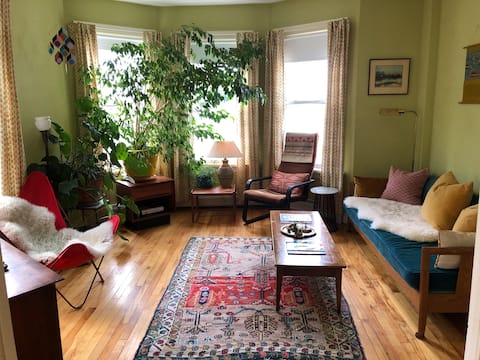 Cozy East End 2 Bdrm. with Private Entrance