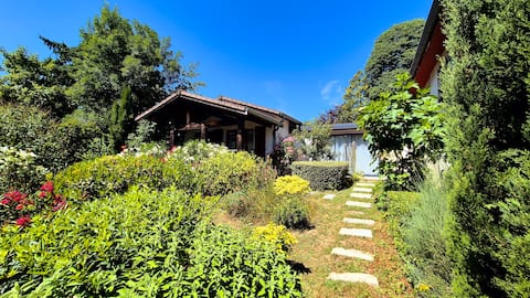 Comfortable outbuilding + private pool near Lyon