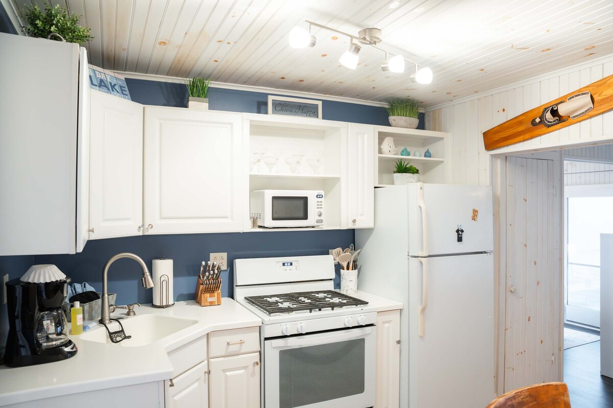 Lakefront Retreat