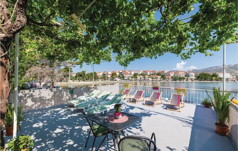 4 bedroom beach front home in Stobrec