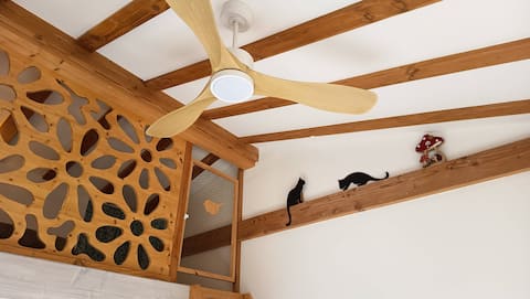 Le Clou de Girolle, very comfortable straw house