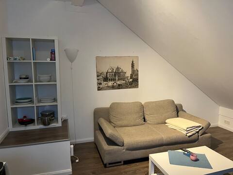 Top Airbnb: Mercedes within walking distance, private bathroom, quiet, bright in Hemelingen
