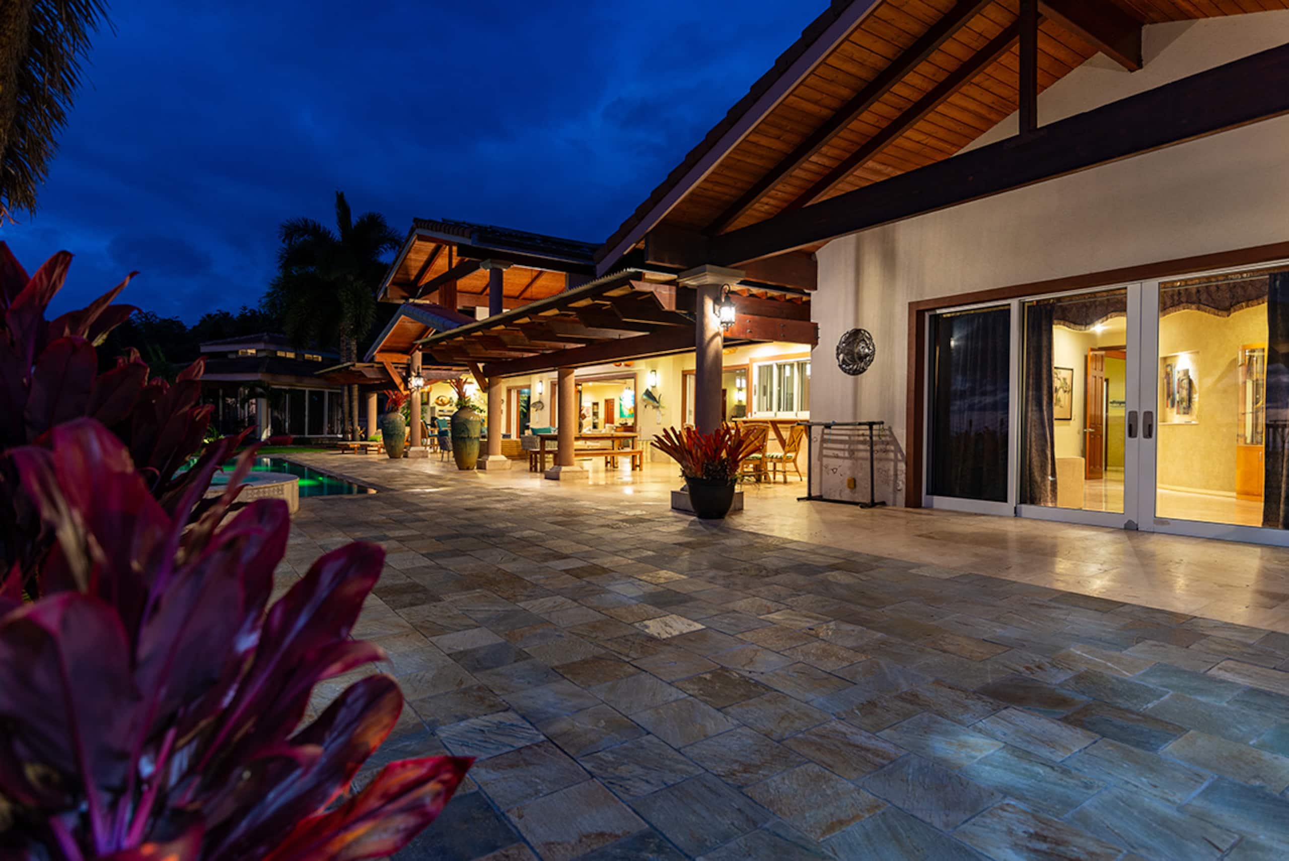 Villa in Kailua-Kona · ★4.81 · 7 bedrooms · 12 beds · 7 baths - Image 61