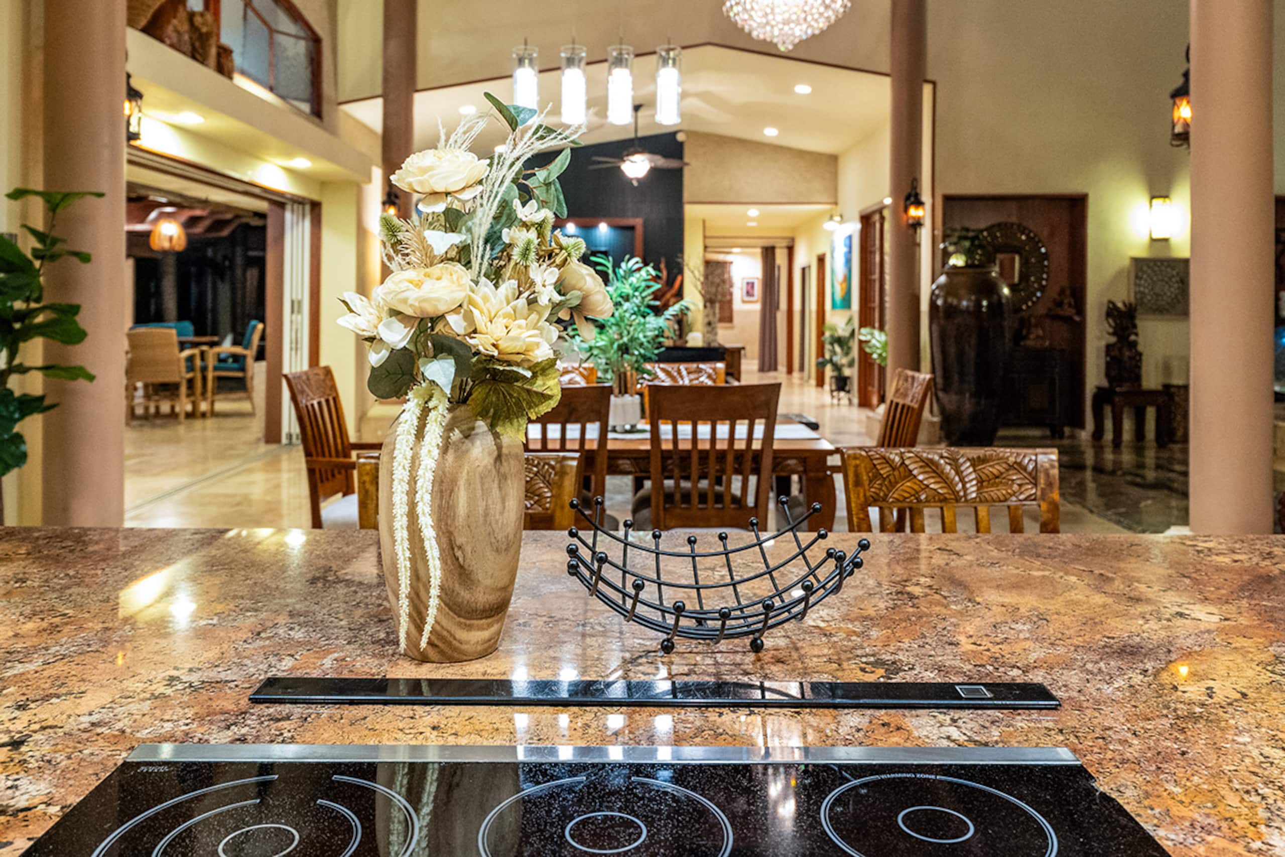 Villa in Kailua-Kona · ★4.81 · 7 bedrooms · 12 beds · 7 baths - Image 17
