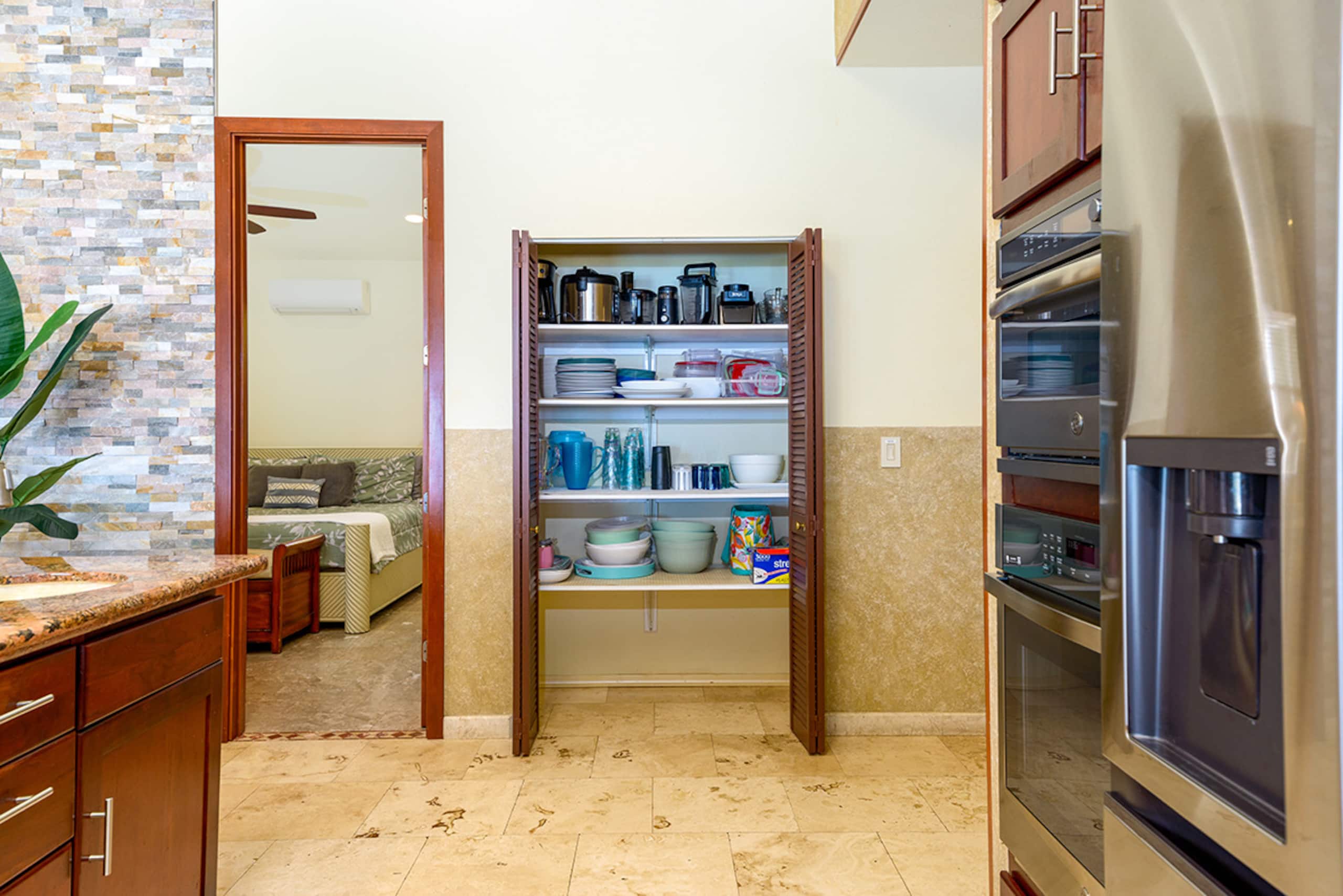 Villa in Kailua-Kona · ★4.81 · 7 bedrooms · 12 beds · 7 baths - Image 14