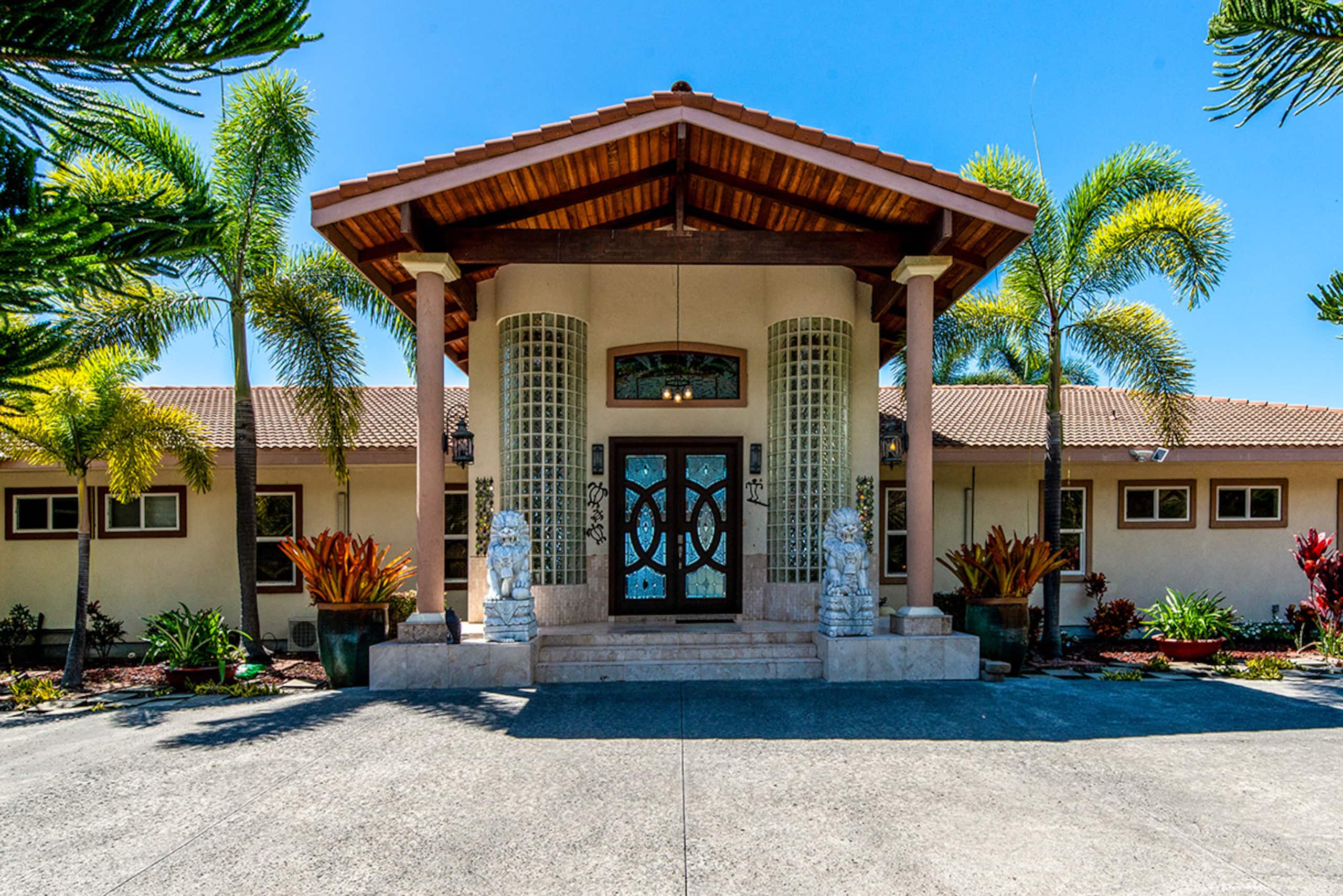 Villa in Kailua-Kona · ★4.81 · 7 bedrooms · 12 beds · 7 baths - Image 100