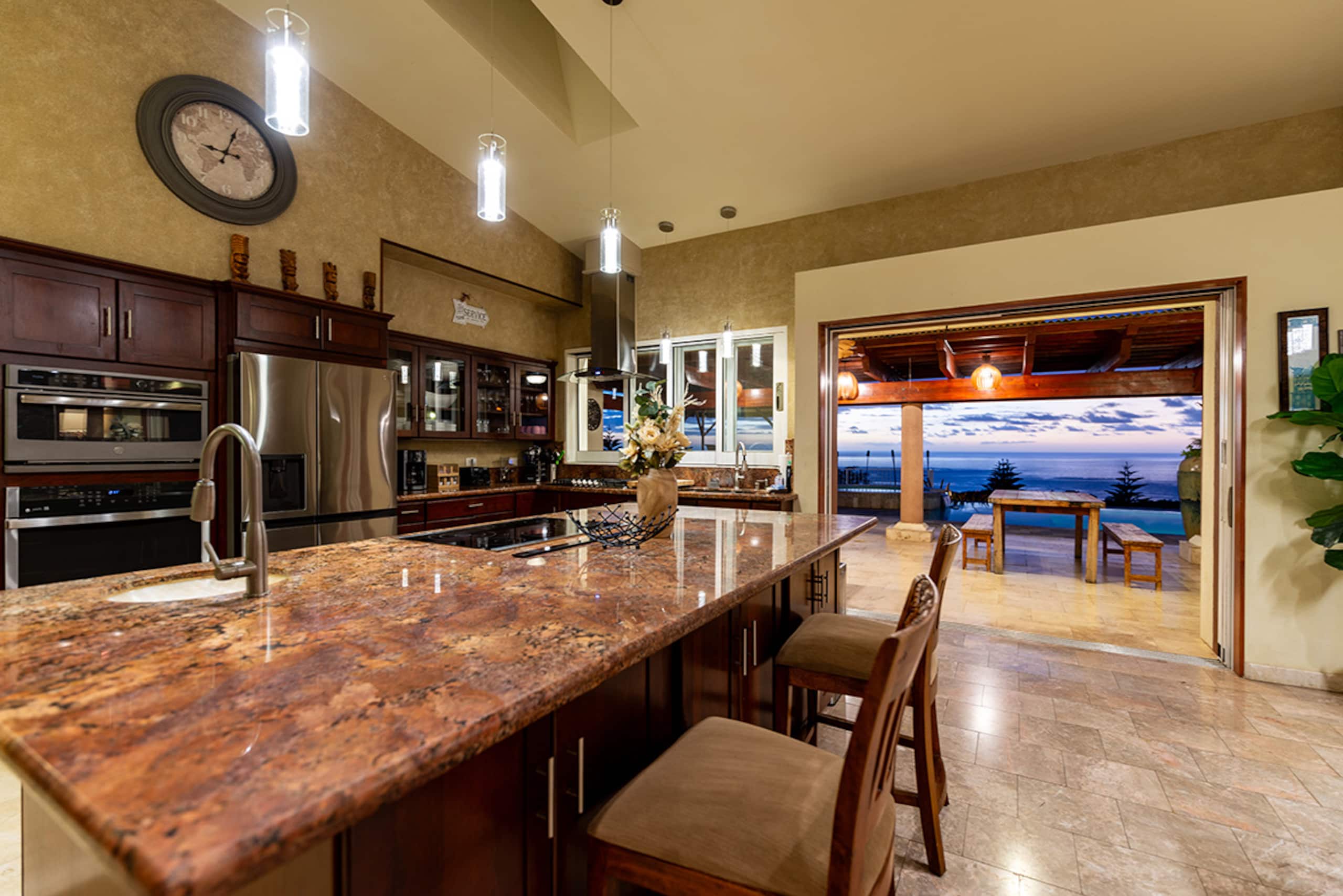 Villa in Kailua-Kona · ★4.81 · 7 bedrooms · 12 beds · 7 baths - Image 19