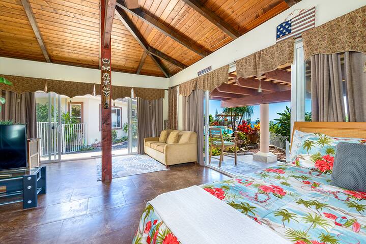 Quintessential blend of Luxury, hosted rental. gallery image 4