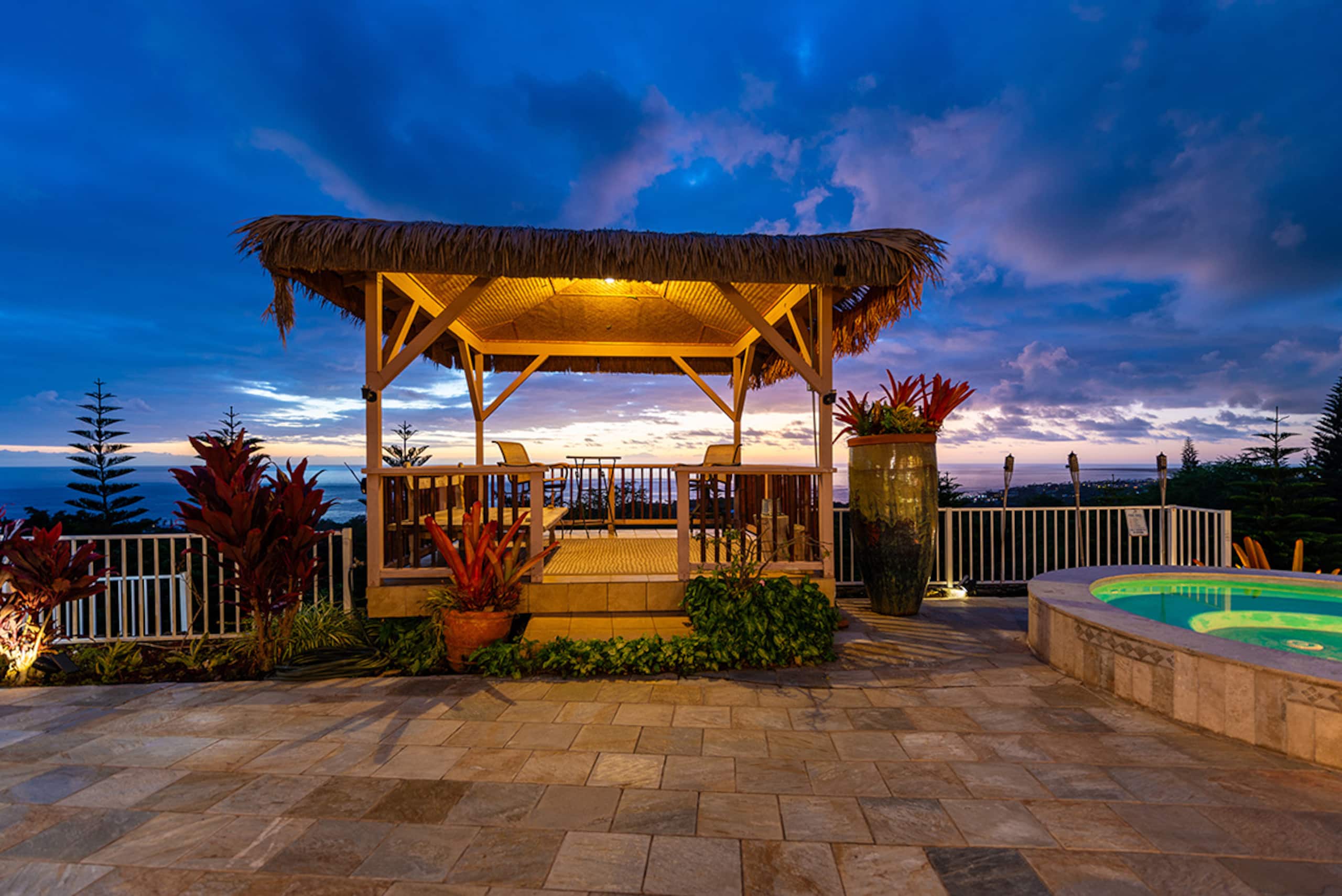 Villa in Kailua-Kona · ★4.81 · 7 bedrooms · 12 beds · 7 baths - Image 65