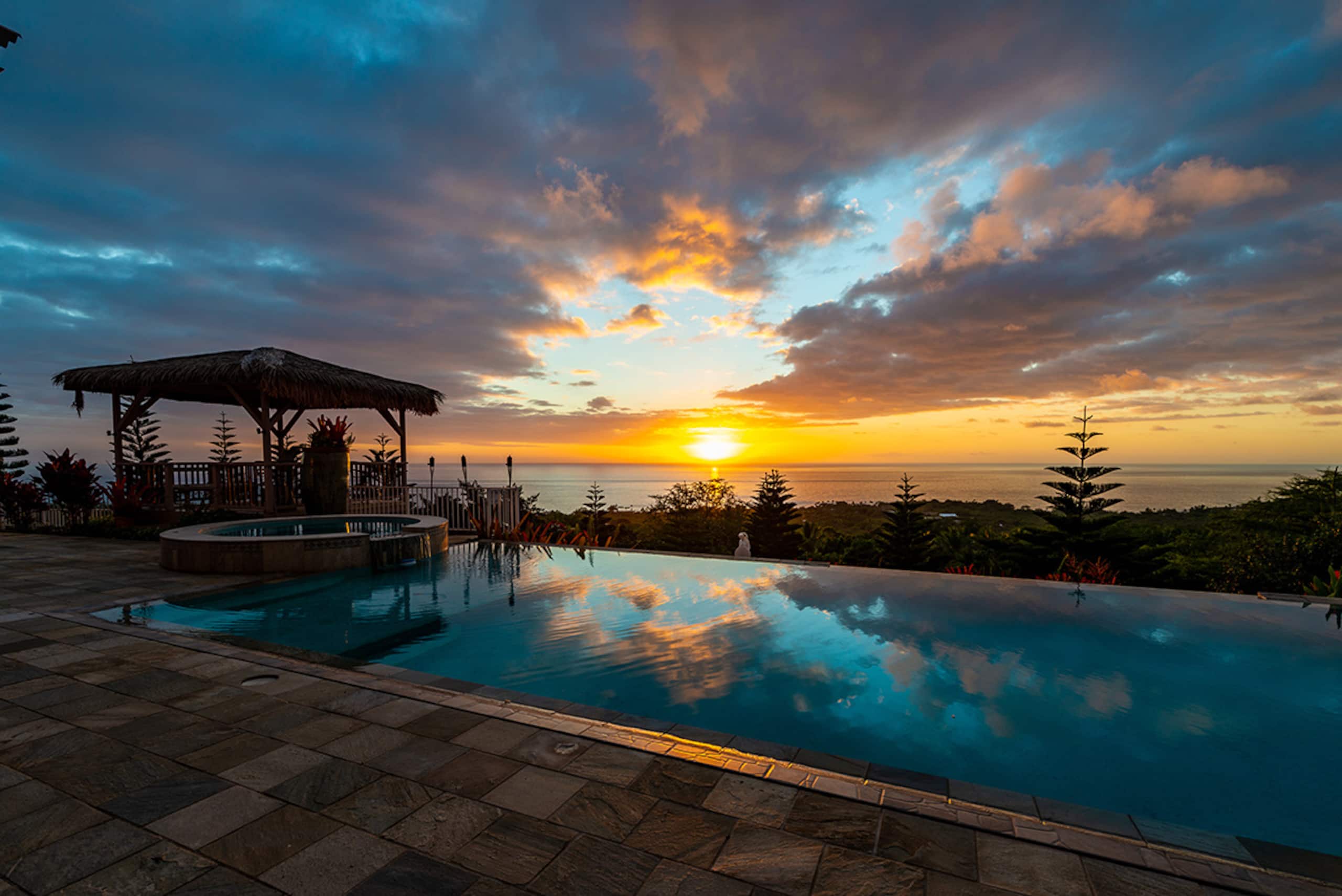 Villa in Kailua-Kona · ★4.81 · 7 bedrooms · 12 beds · 7 baths - Image 70