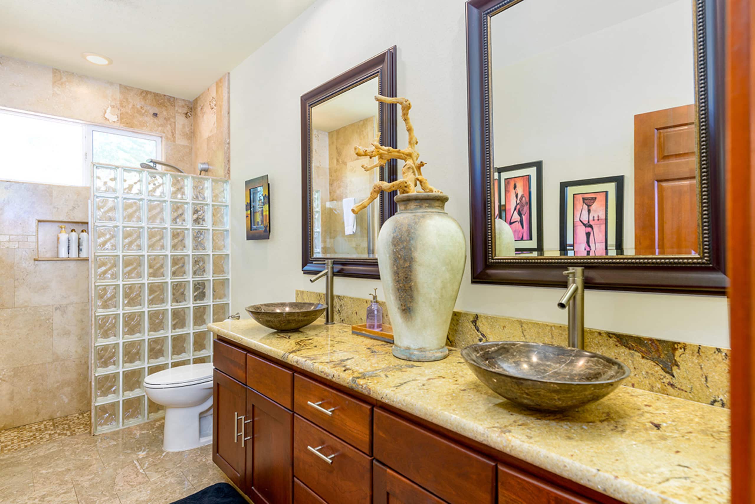 Villa in Kailua-Kona · ★4.81 · 7 bedrooms · 12 beds · 7 baths - Image 48