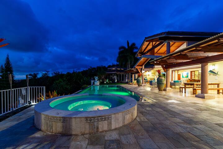 Quintessential blend of Luxury, hosted rental. gallery image 2