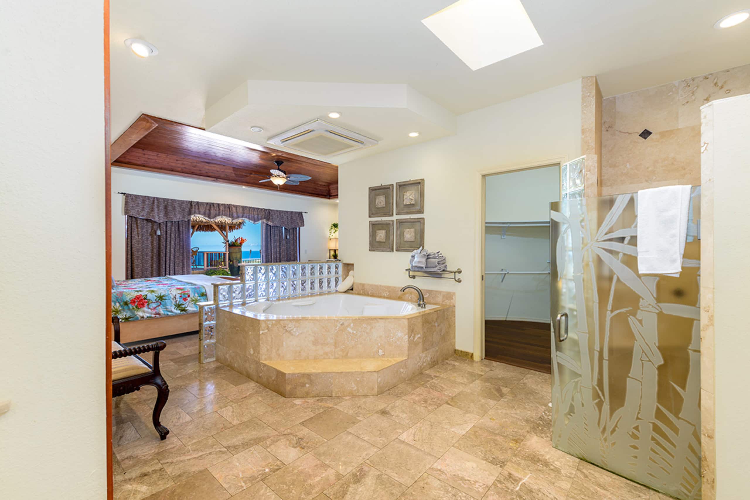 Villa in Kailua-Kona · ★4.81 · 7 bedrooms · 12 beds · 7 baths - Image 45