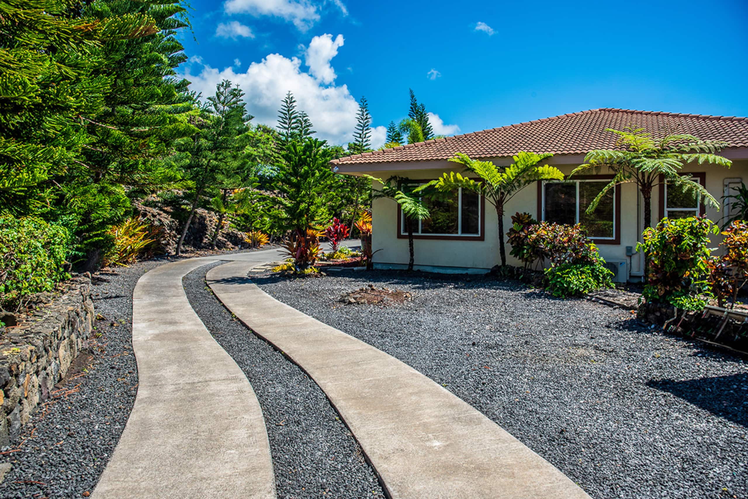 Villa in Kailua-Kona · ★4.81 · 7 bedrooms · 12 beds · 7 baths - Image 99