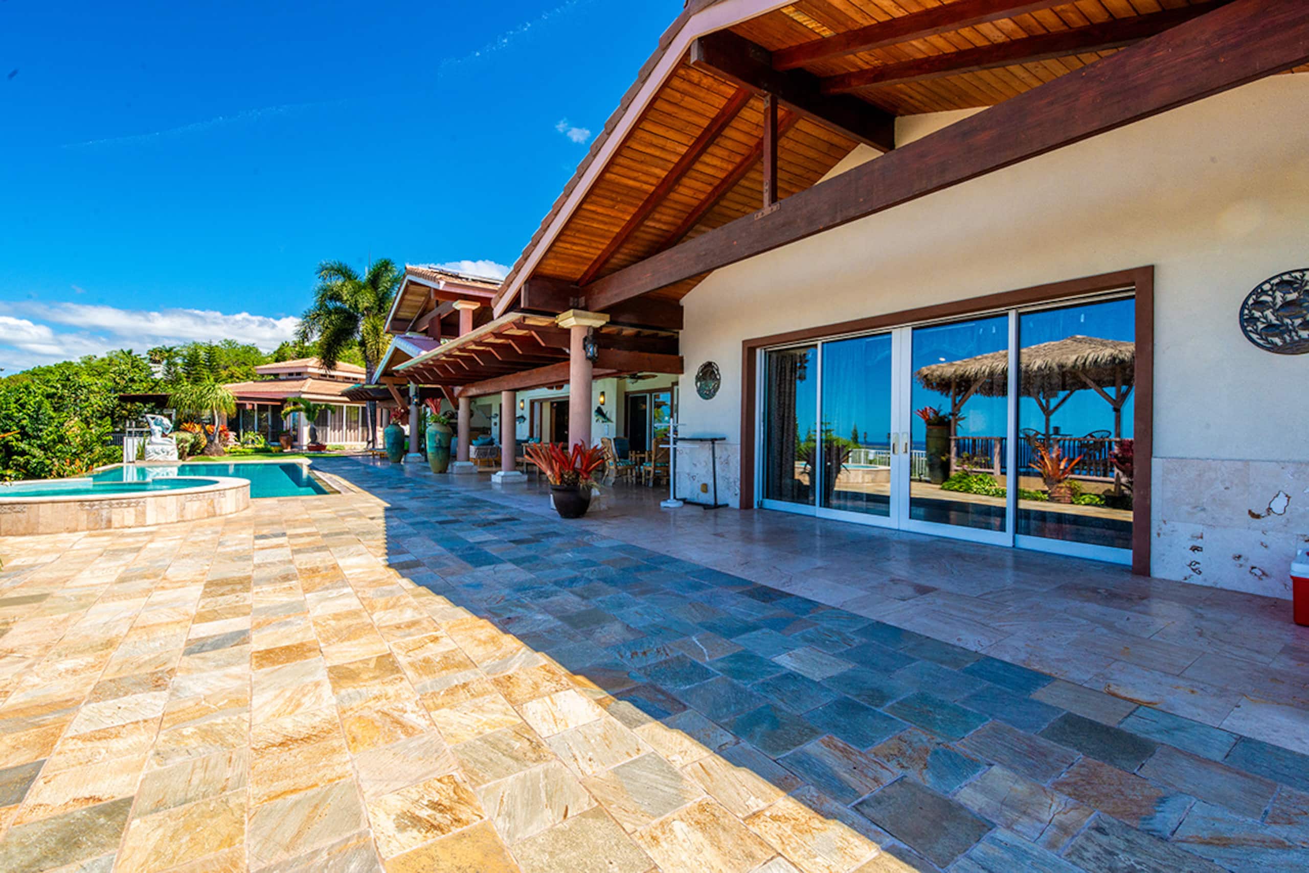 Villa in Kailua-Kona · ★4.81 · 7 bedrooms · 12 beds · 7 baths - Image 54