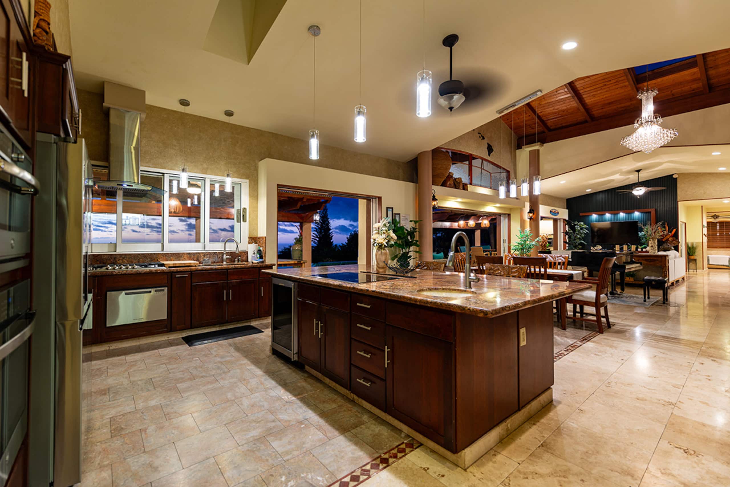 Villa in Kailua-Kona · ★4.81 · 7 bedrooms · 12 beds · 7 baths - Image 18