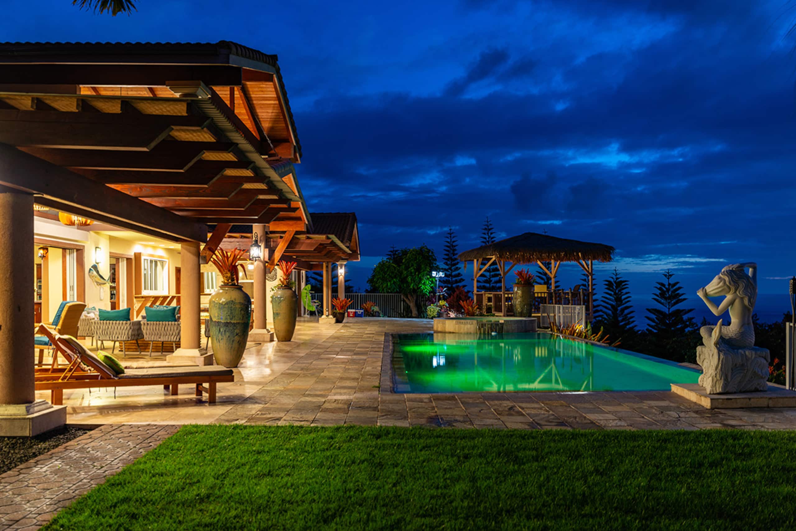 Villa in Kailua-Kona · ★4.81 · 7 bedrooms · 12 beds · 7 baths - Image 85