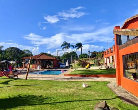 Retro House: Farmhouse in front of the dam! 9 Suites!