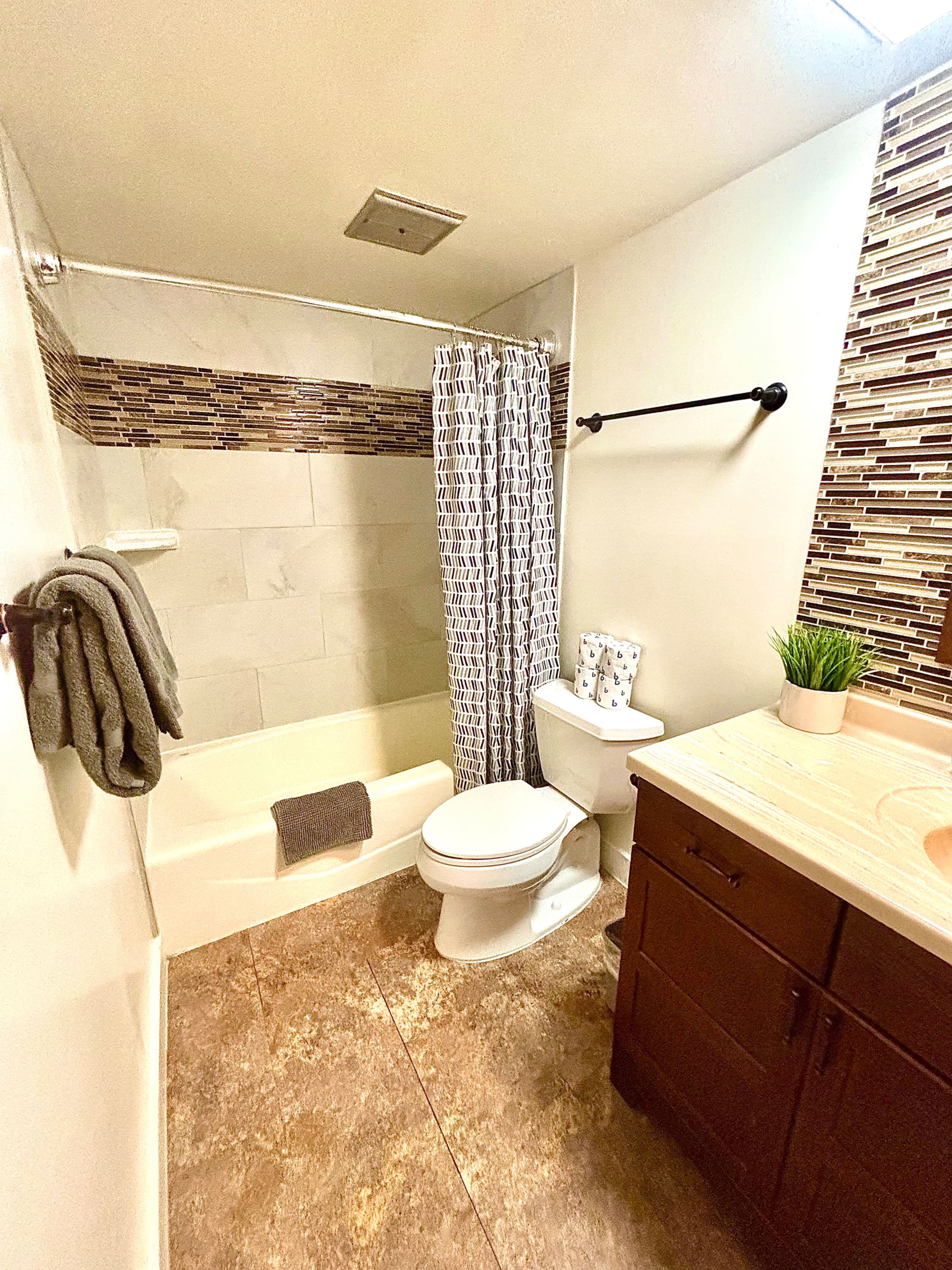 Condo in Honolulu · ★4.6 · 1 bedroom · 1 bed · 1 private bath - Image 5