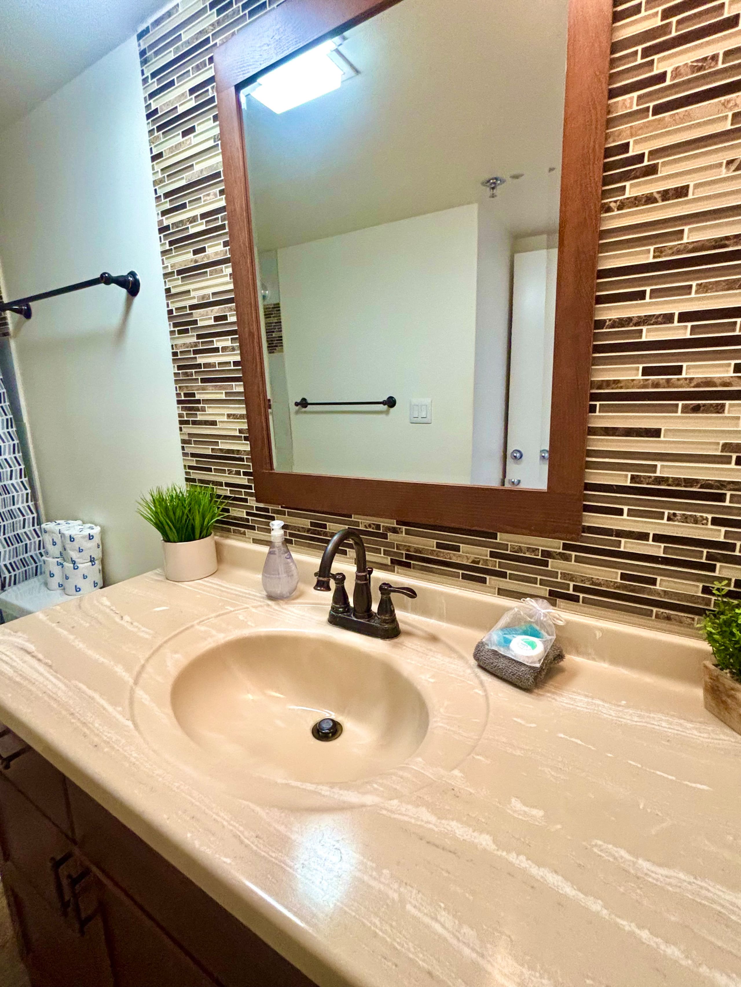 Condo in Honolulu · ★4.6 · 1 bedroom · 1 bed · 1 private bath - Image 4