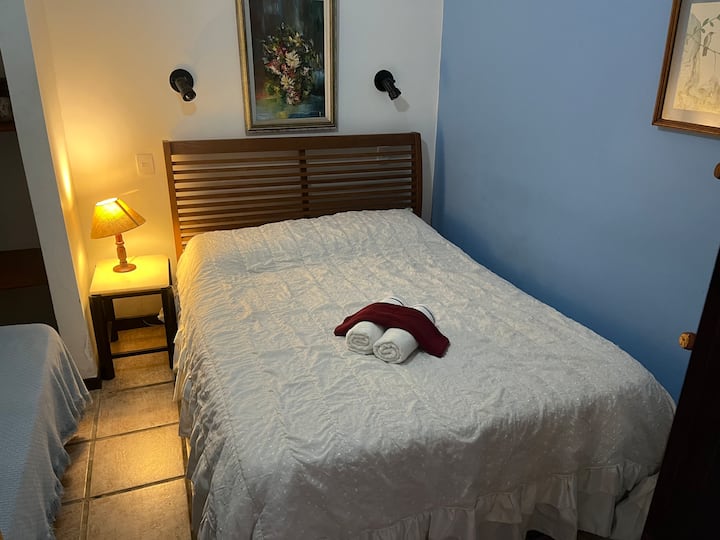 卧室2
双人床
单人床
空调、吊扇、有线电视。