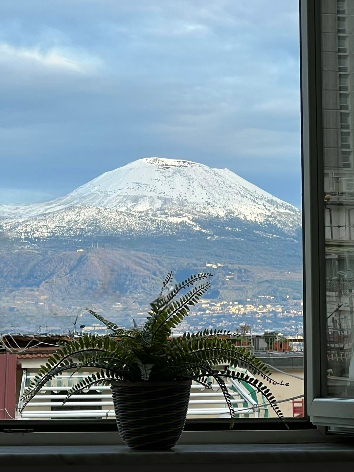 Apartamento Vesuvio - Alojamientos vacacionales en alquiler en Nápoles,  Campania, Italia - Airbnb, image size:1200x1600
