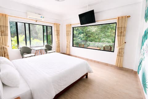 Deluxe Queen Corner Suite in Thao Nguyen Homestay